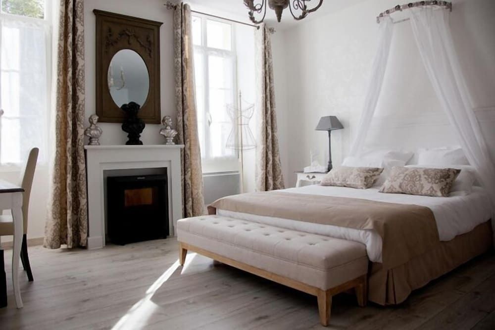 Romantic Suite, Bathtub