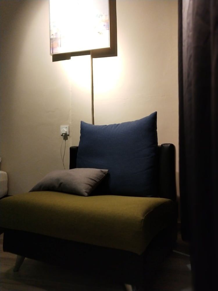 Beds In Garden Hostel Sdn Bhd Comfort Twin Room, 2 Queen Beds, Shared Bathroom 4