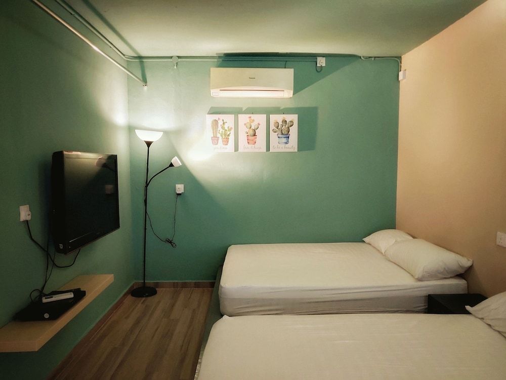 Beds In Garden Hostel Sdn Bhd Comfort Twin Room, 2 Queen Beds, Shared Bathroom