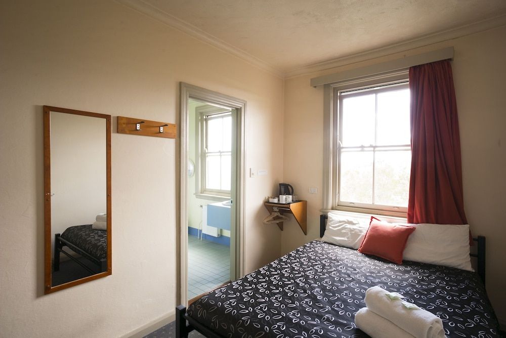 Queen Room Ensuite