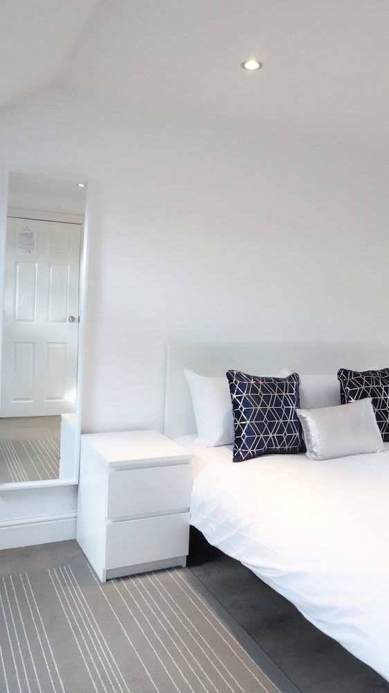 Grand Airport Ensuites Comfort Triple Room 3