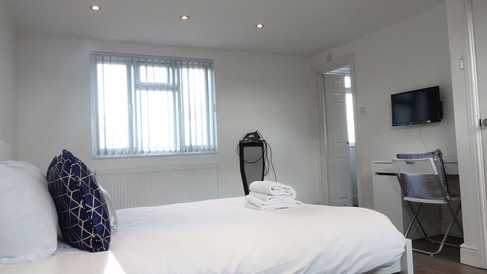 Grand Airport Ensuites Comfort Triple Room 4