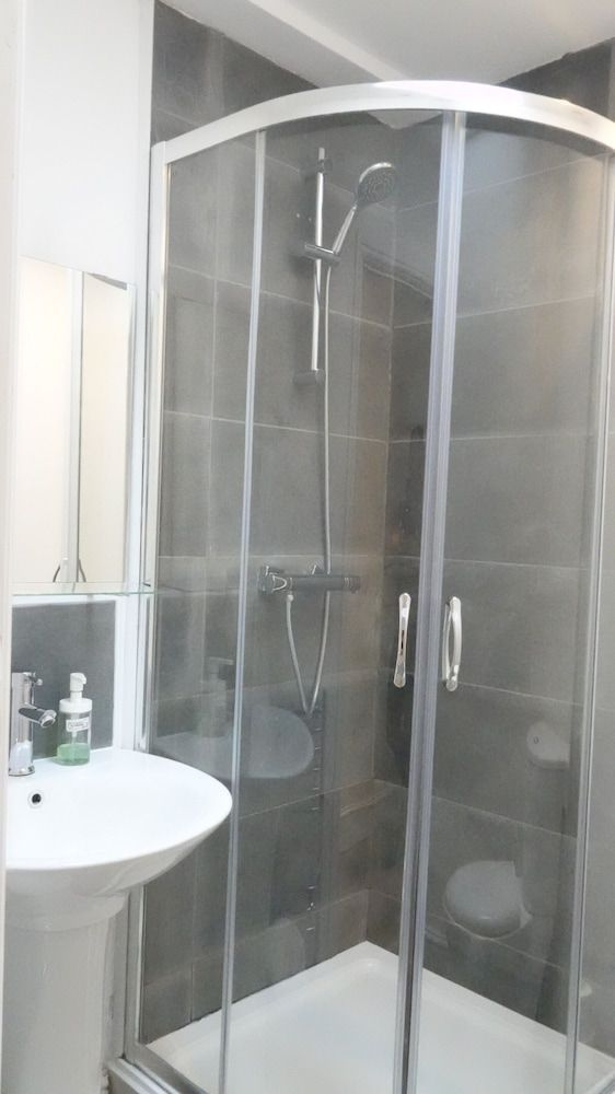 Grand Airport Ensuites Comfort Double Room 4