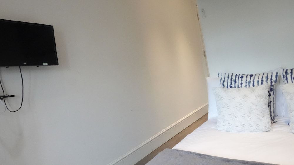 Grand Airport Ensuites Comfort Double Room 3