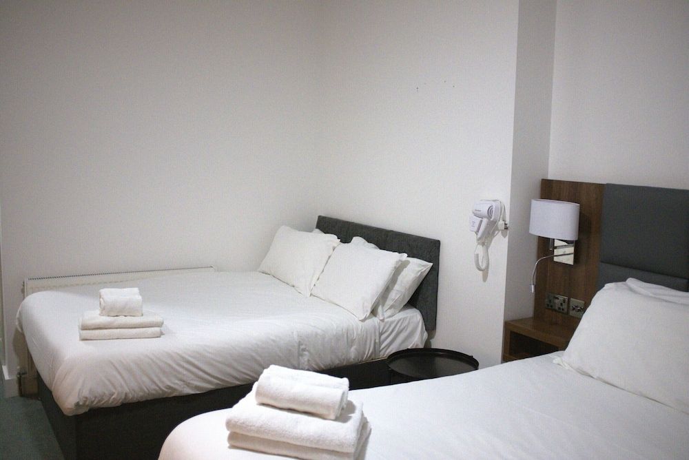 The Wellington Hotel Birmingham - Budget Hotel Near O2 Academy Comfort Suite, Ensuite, City View (Comfort Family Room)