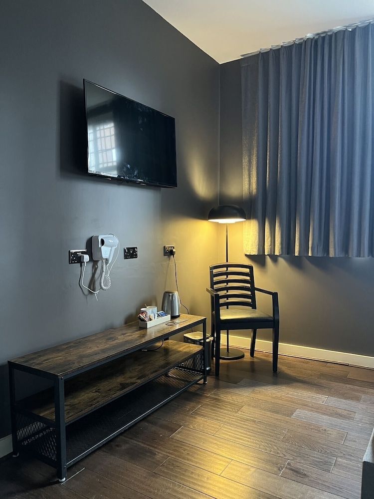 The Wellington Hotel Birmingham - Budget Hotel Near O2 Academy Superior Double Room, Ensuite (Ground Floor) 2