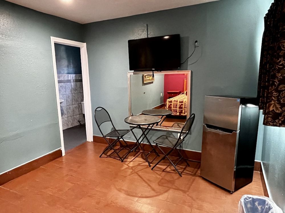 Super Inn Deluxe Single Room 2