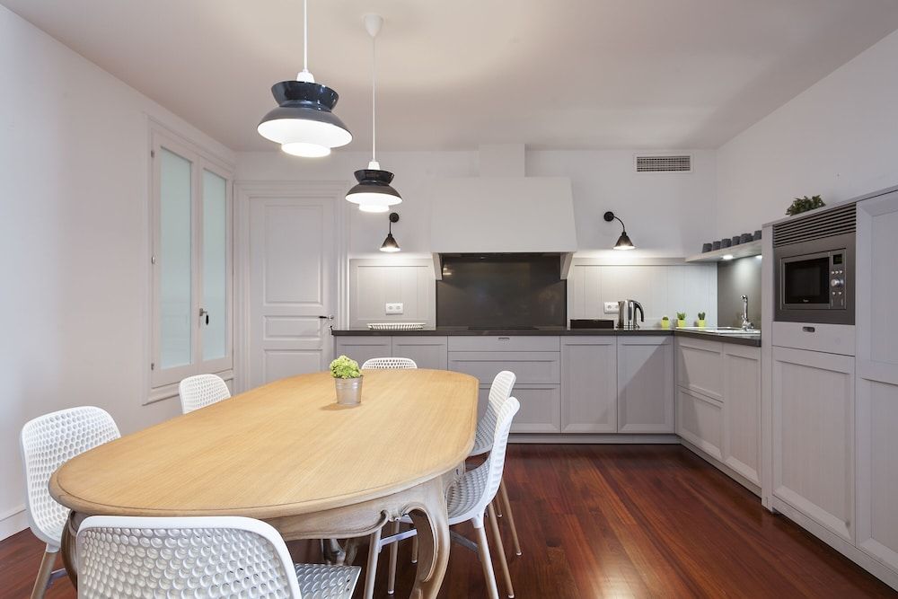 undefined Milton House Gran Vía 3