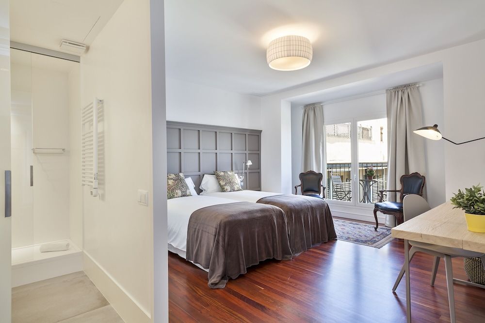 undefined Milton House Gran Vía 9