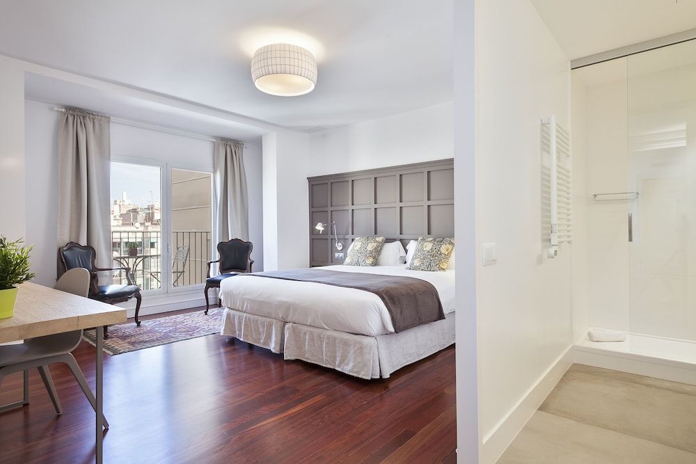 undefined Milton House Gran Vía 6