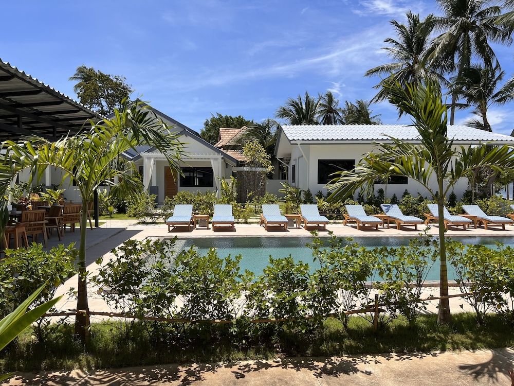 Pearl of Samui Resort Deluxe Double Room, 1 King Bed, Terrace, Pool View 9