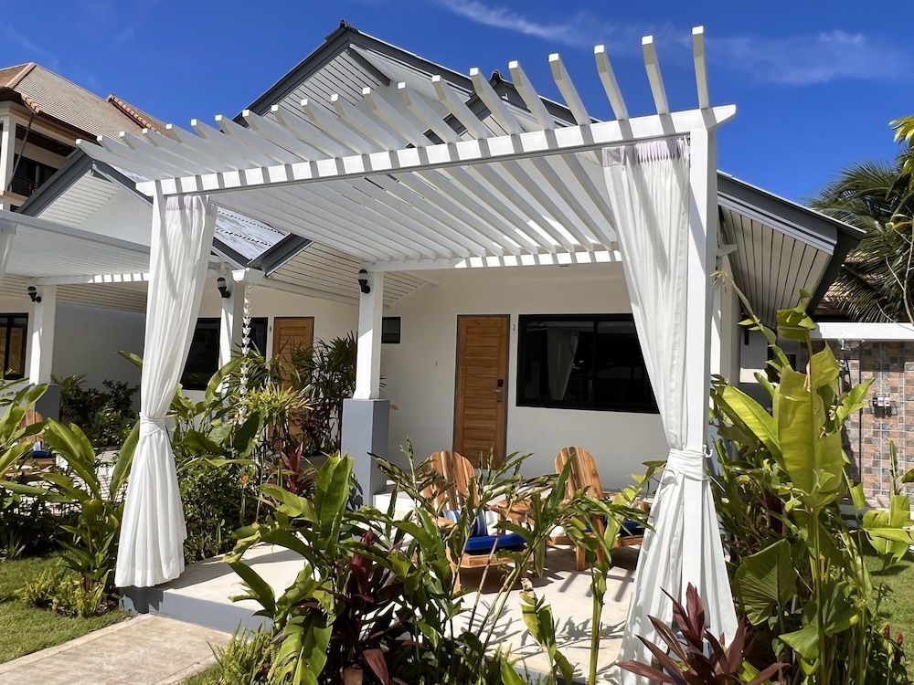 Pearl of Samui Resort Deluxe Double Room, 1 King Bed, Terrace, Pool View 6