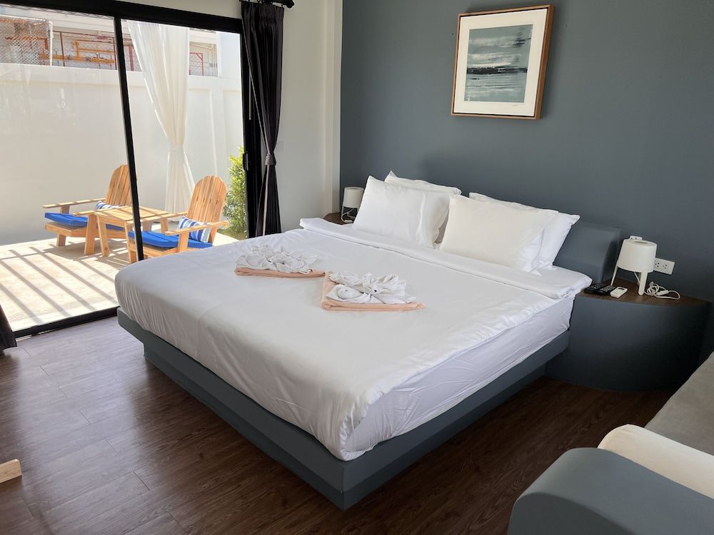 Pearl of Samui Resort Deluxe Double Room, 1 King Bed, Terrace, Pool View 3