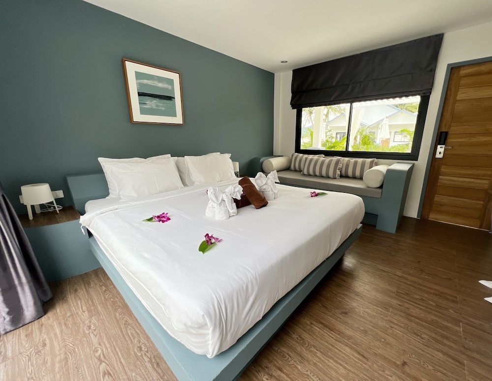 Pearl of Samui Resort Deluxe Double Room, 1 King Bed, Terrace, Pool View 2