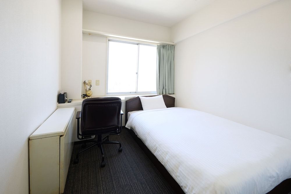 Single Room, Smoking