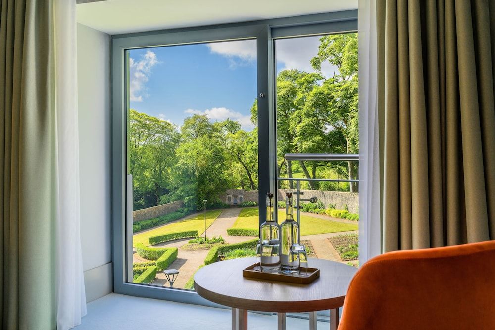 Walled Garden Guestroom