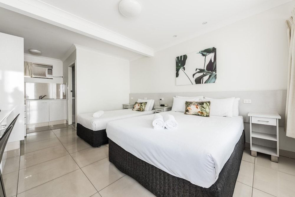 Hibiscus Motel Twin Room 2