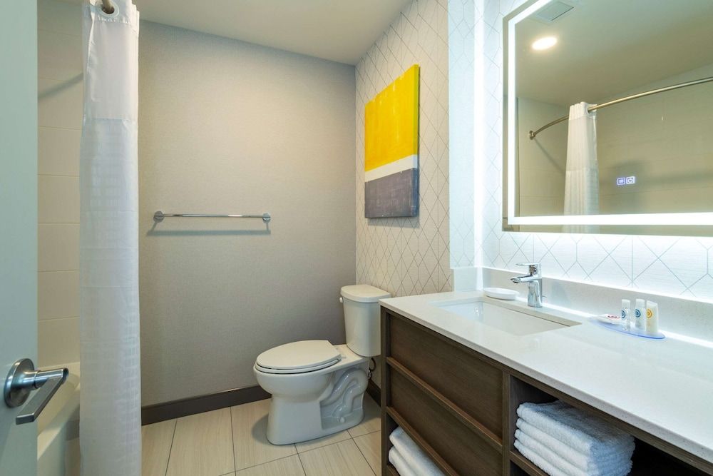 undefined Comfort Inn and Suites 8