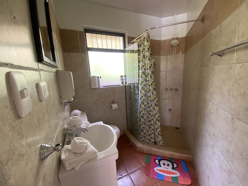 Bongo Deluxe Quadruple Room, 2 Queen Beds, Non Smoking 5