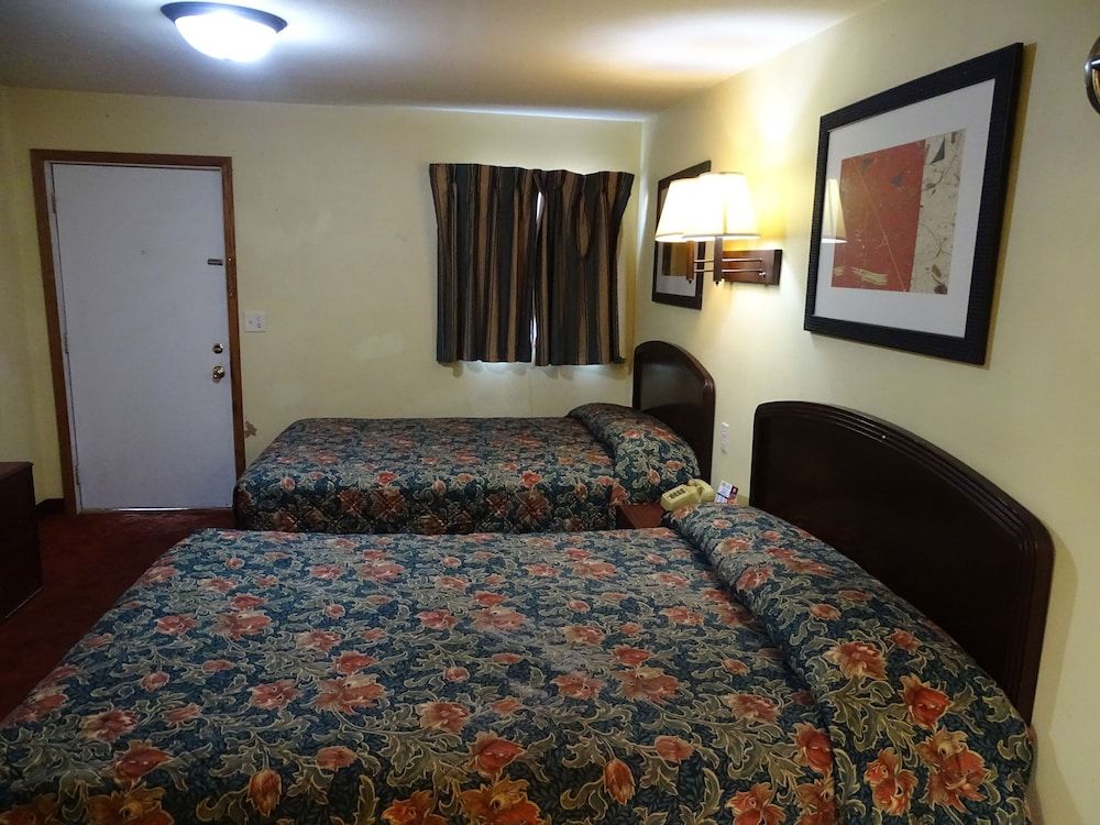 Rivers Inn Fort Madison Standard Double Room, 2 Double Beds 9