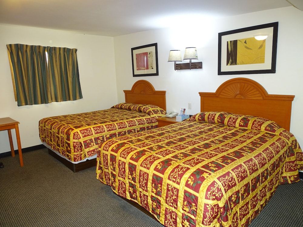 Rivers Inn Fort Madison Standard Double Room, 2 Queen Beds 7