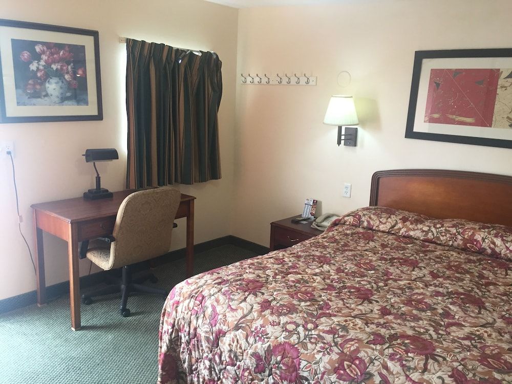 Rivers Inn Fort Madison Standard Room, 1 King Bed 2