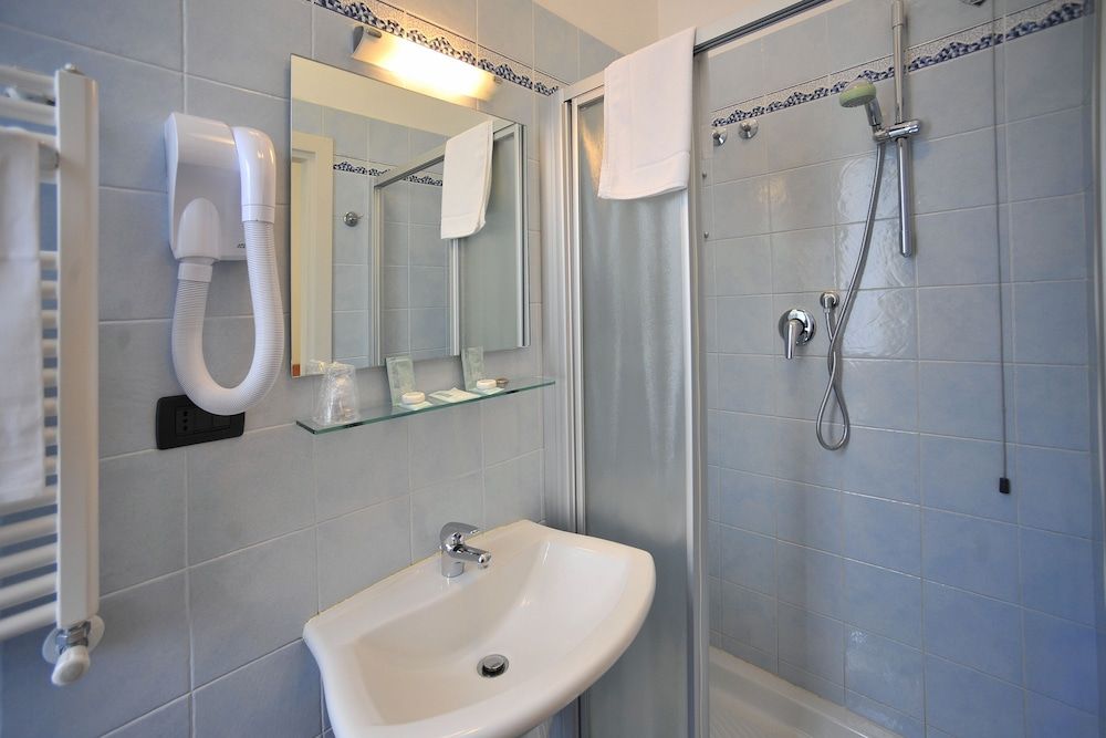 Riviera Blu Double or Twin Room 6