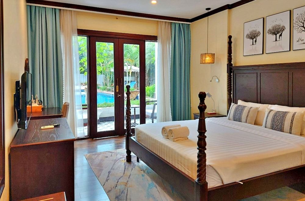Sunrise Hotel Luang Prabang MekongRiver Deluxe Double Room, 1 King Bed, Pool View 5