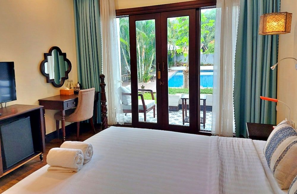 Sunrise Hotel Luang Prabang MekongRiver Deluxe Double Room, 1 King Bed, Pool View 6