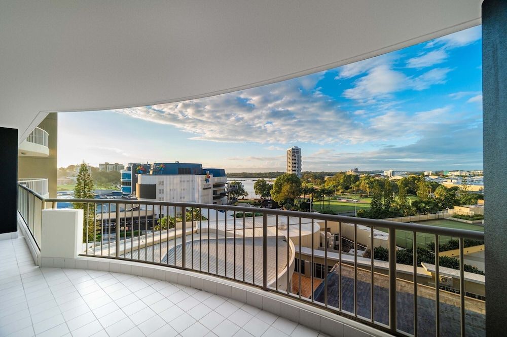 The Sebel Twin Towns Coolangatta Deluxe King Suite 2