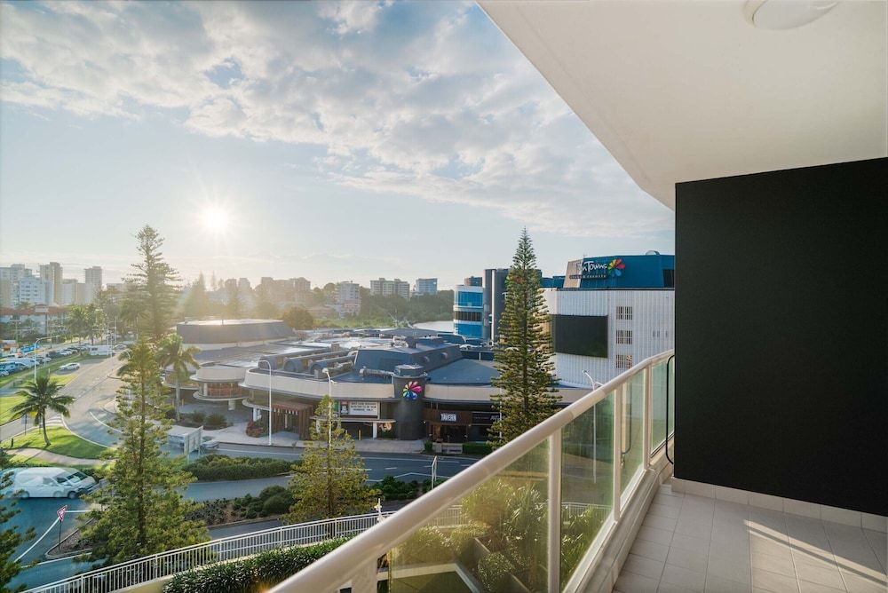 The Sebel Twin Towns Coolangatta Deluxe King Suite 6