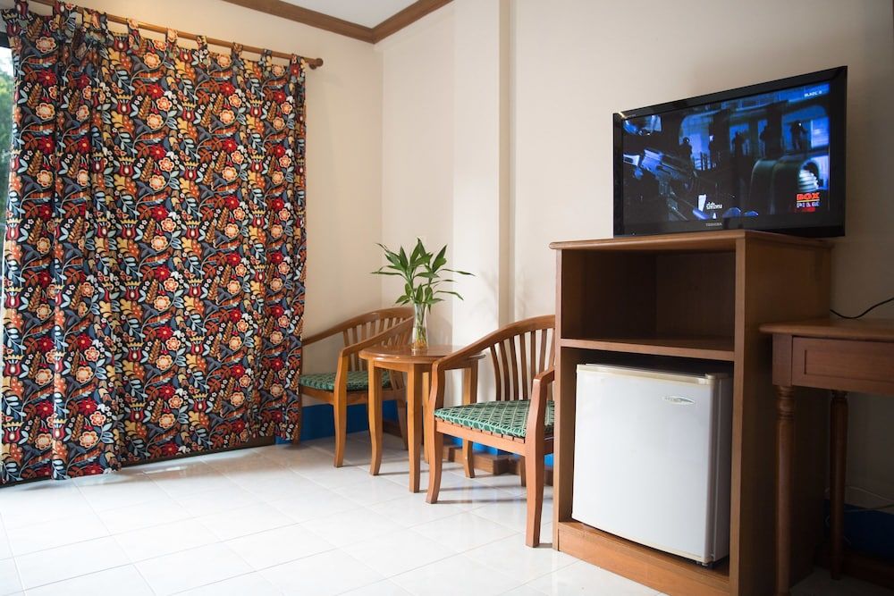 Kata Sun Beach Hotel Superior Room with Mountain View 7