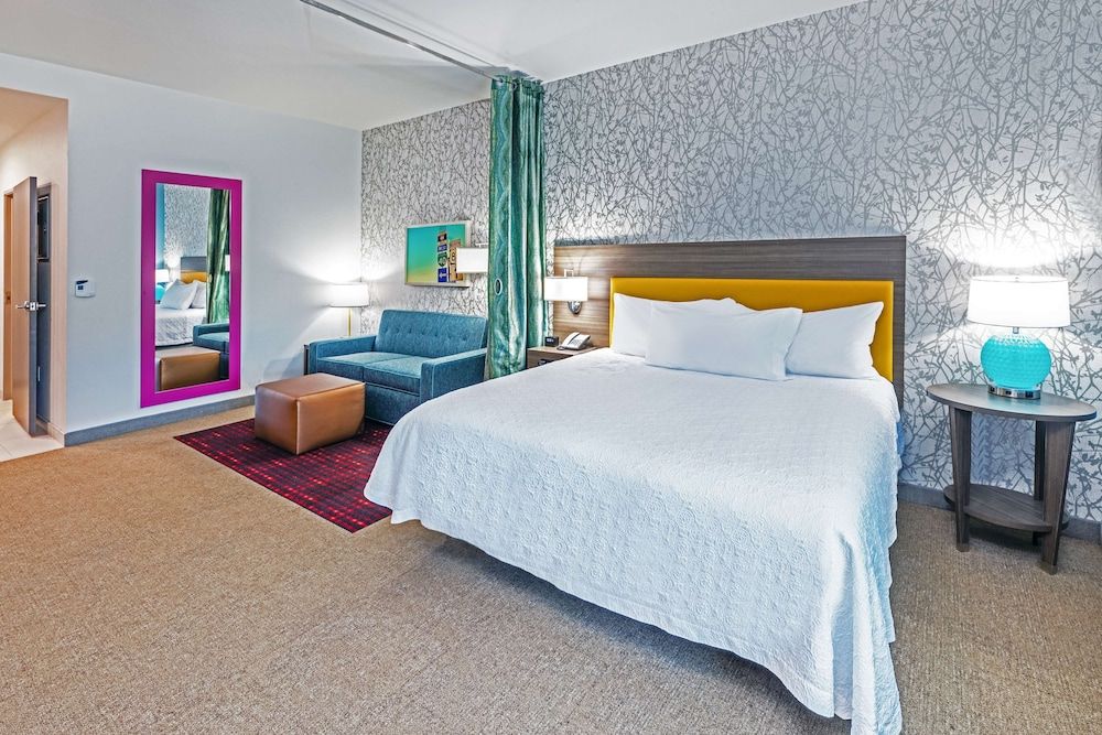 Studio Suite, 1 King Bed, Accessible, Bathtub