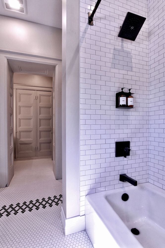 Deep Soaking Bathtub