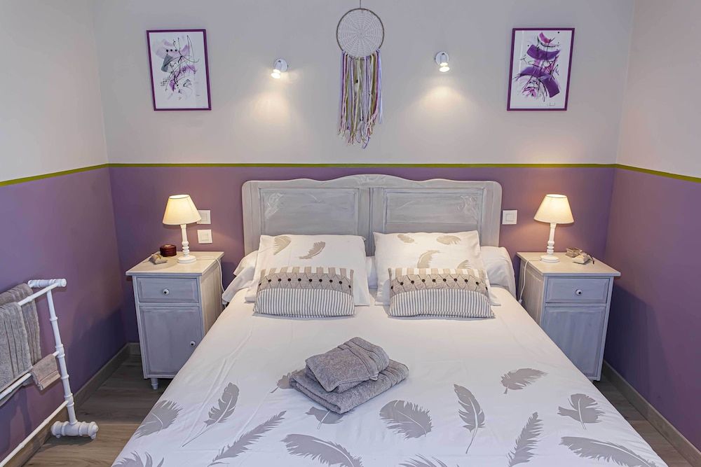 Romantic Double Room (Prune)