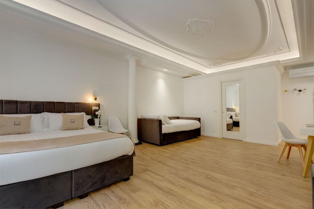 undefined SM Vatican Relais 4