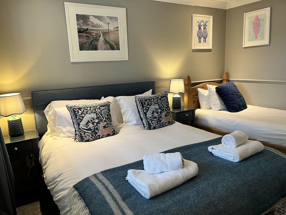 St Marys Gate Inn Standard Suite, Private Bathroom 3