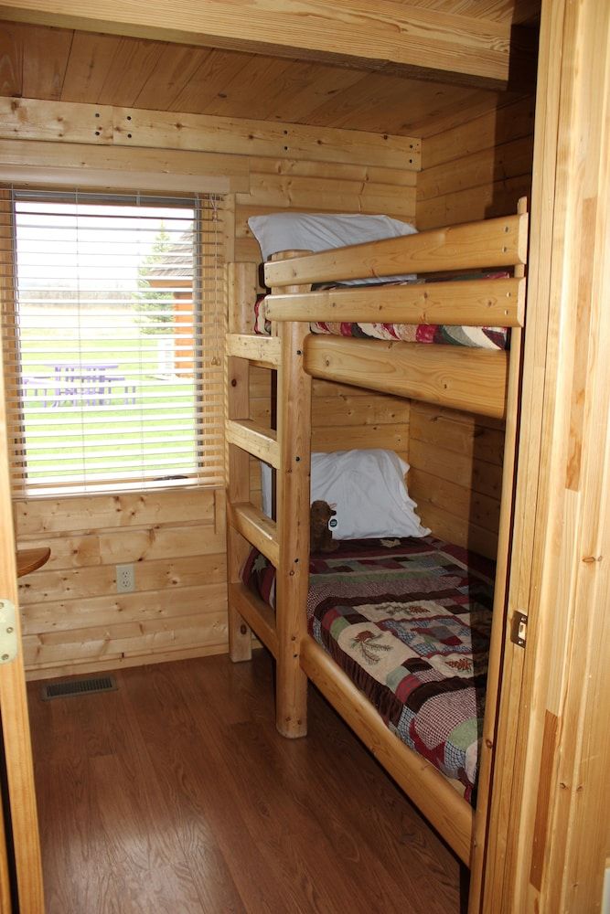Cabin (Large Cabin)