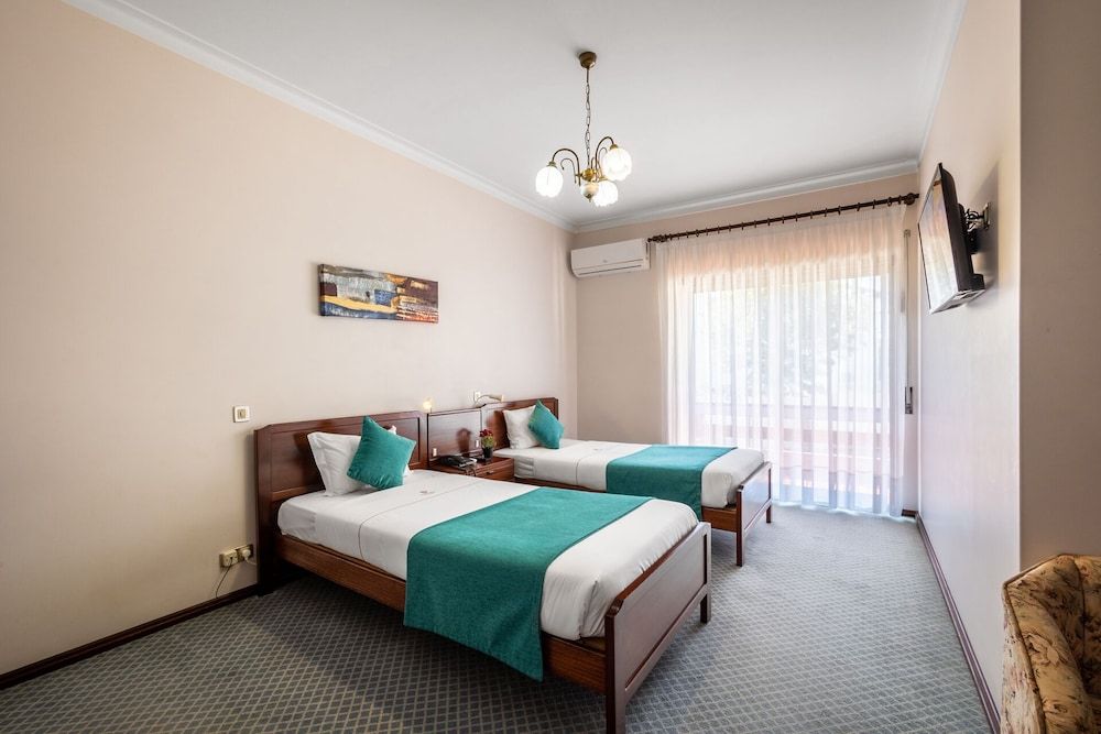 HOTEL COLMEIA MONTE REAL Standard Twin Room 6