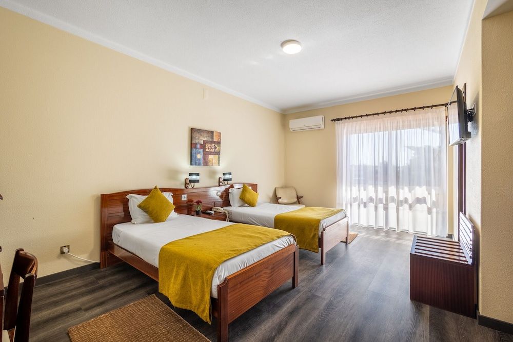 HOTEL COLMEIA MONTE REAL Standard Twin Room 5