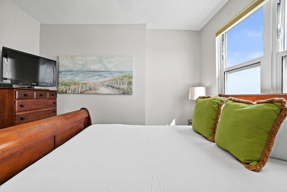 Condo, 3 Bedrooms, Beachfront (1801)
