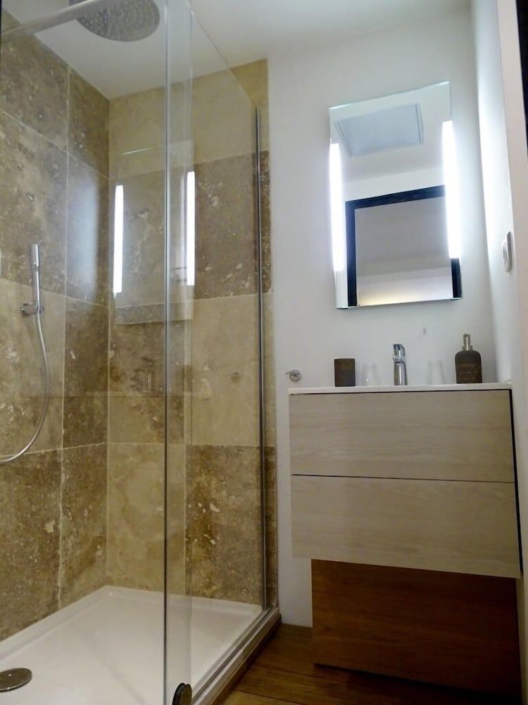 Demeure d'Hotes Le Rocher Superior Suite (Bauhaus) 3