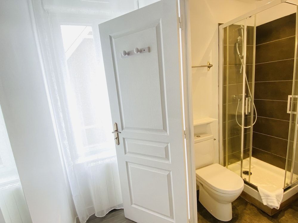 Hôtel Saint-Michel Standard Triple Room 4