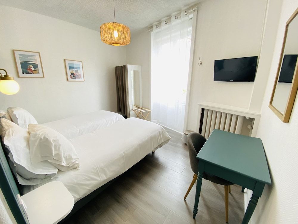 Hôtel Saint-Michel Standard Twin Room 3