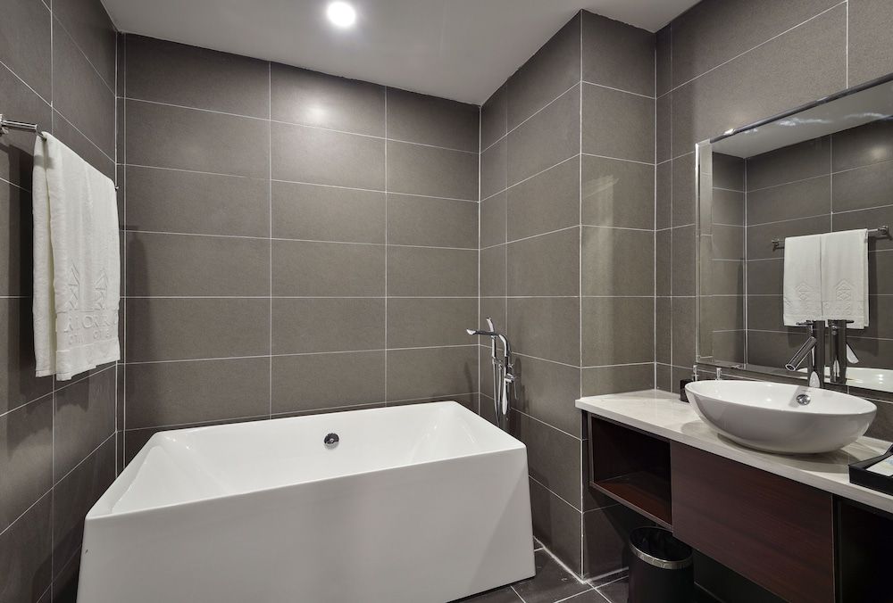 The Marron Hotel Senior Suite 5