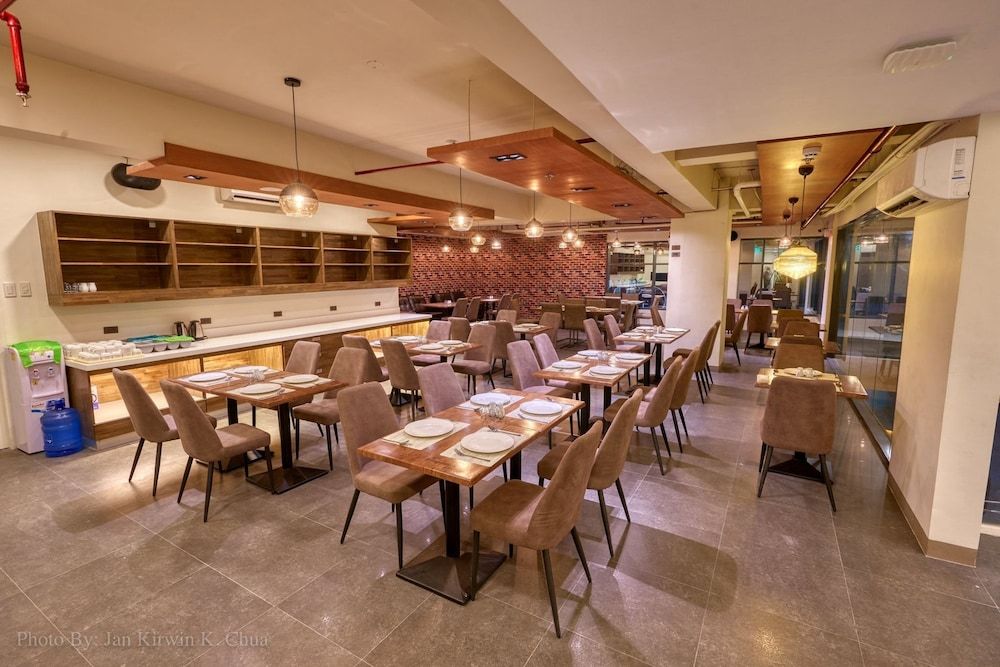 undefined Griffin Hotel and Suites 3