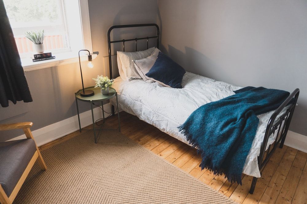 Royal Derby Hotel Single Room, Shared Bathroom 2