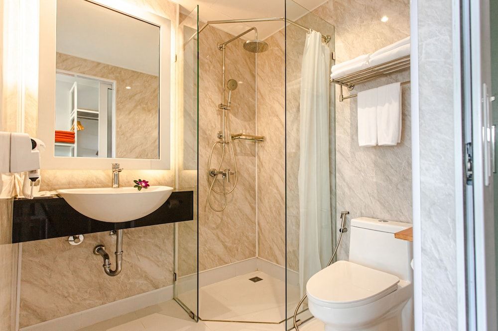 Tour De Phuket Hotel Deluxe Double or Twin Room, Jetted Tub 7