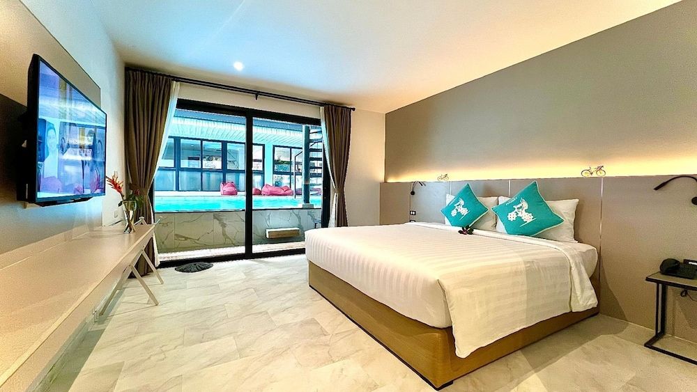 Tour De Phuket Hotel Deluxe Double or Twin Room, Pool Access 3