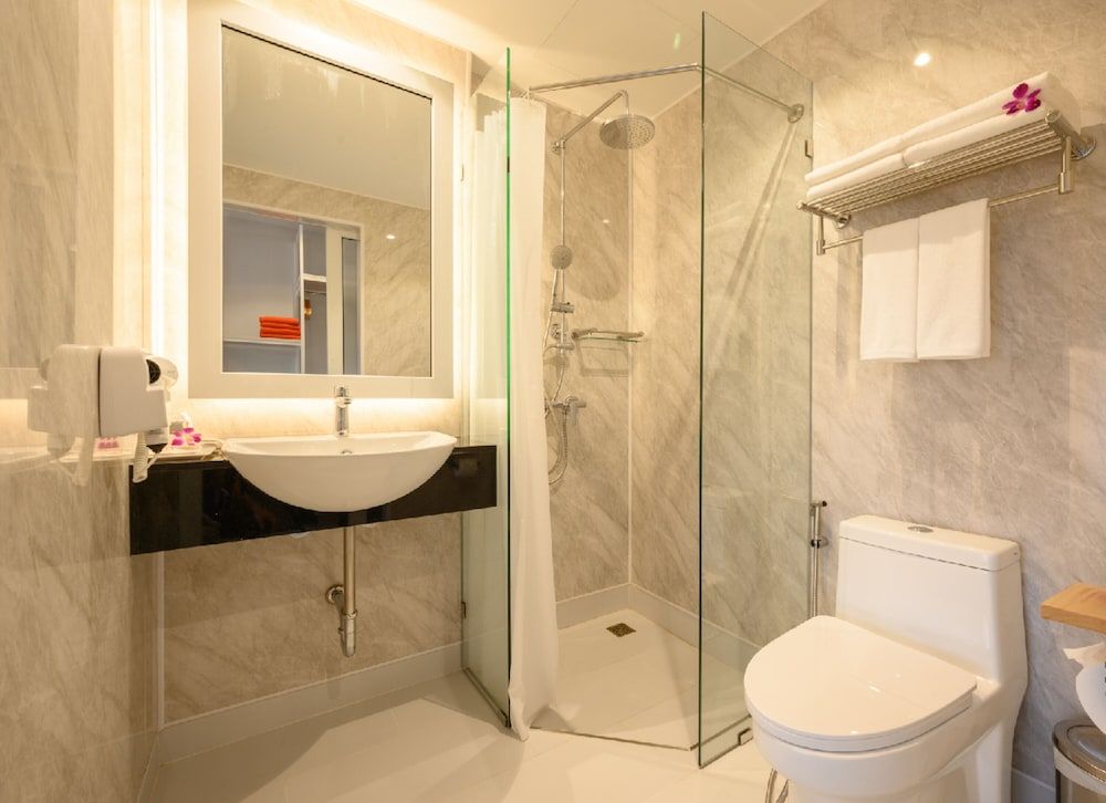 Tour De Phuket Hotel Deluxe Double or Twin Room, Pool Access 7